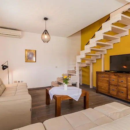 Nada Villa Buje